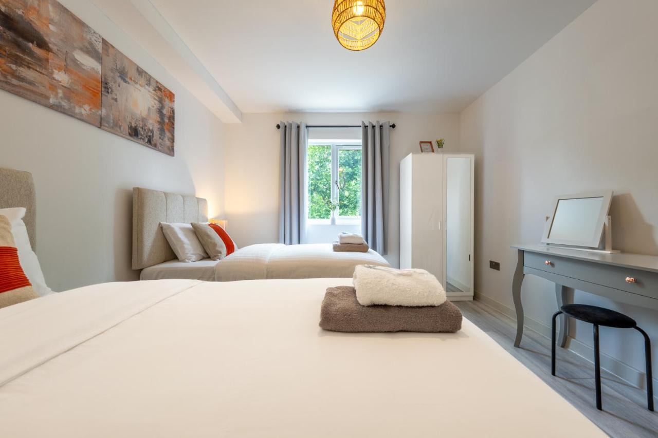 Апартаменты Ashview 6 - Heathrow - Windsor - Free Parking Стейнс Экстерьер фото
