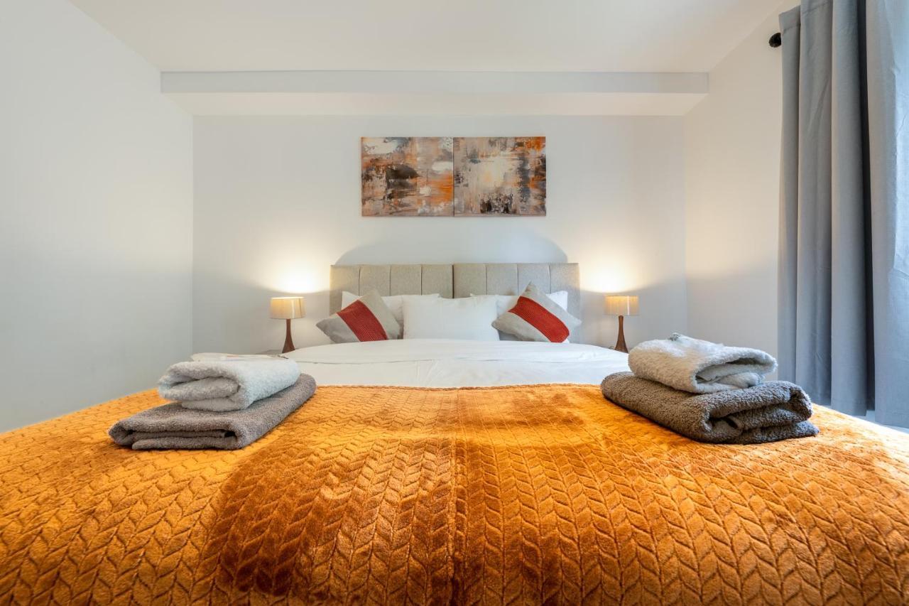 Апартаменты Ashview 6 - Heathrow - Windsor - Free Parking Стейнс Экстерьер фото