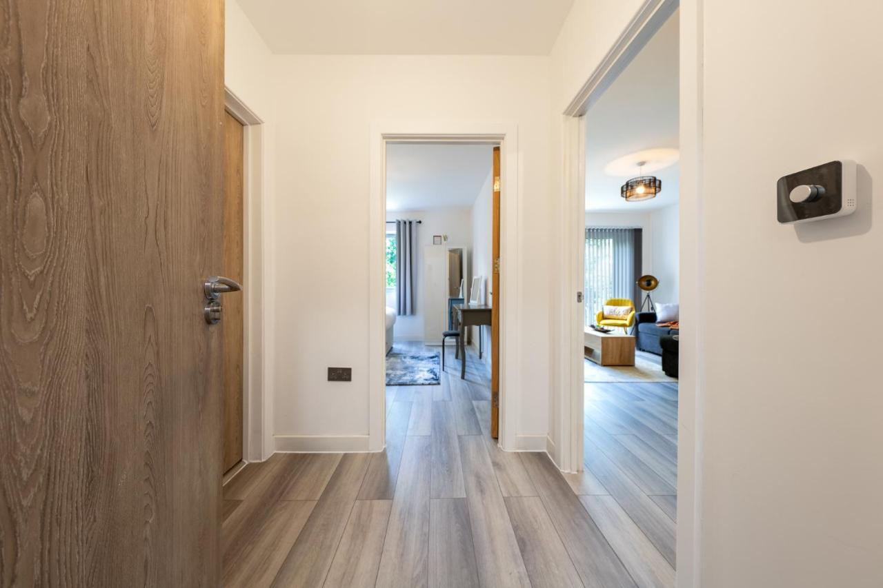 Апартаменты Ashview 6 - Heathrow - Windsor - Free Parking Стейнс Экстерьер фото