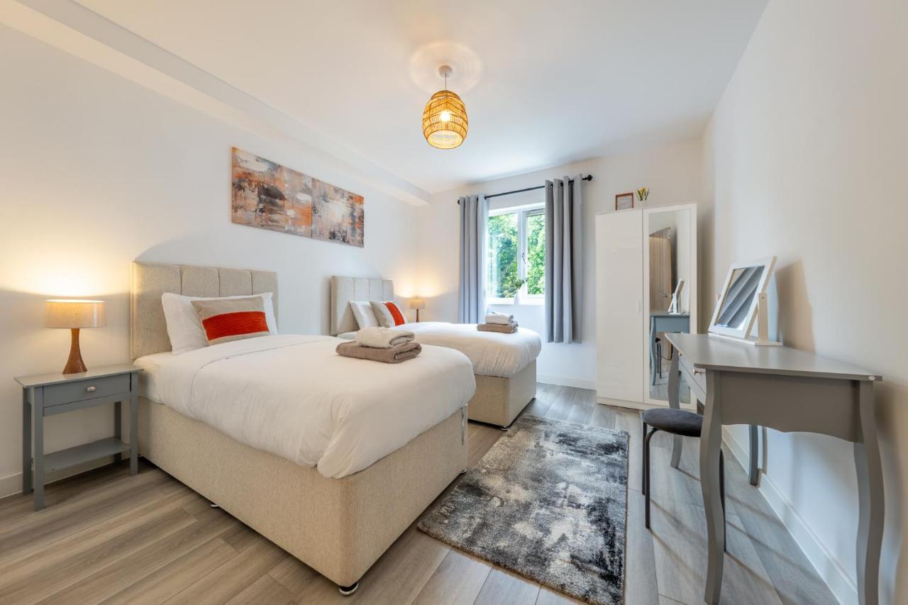 Апартаменты Ashview 6 - Heathrow - Windsor - Free Parking Стейнс Экстерьер фото